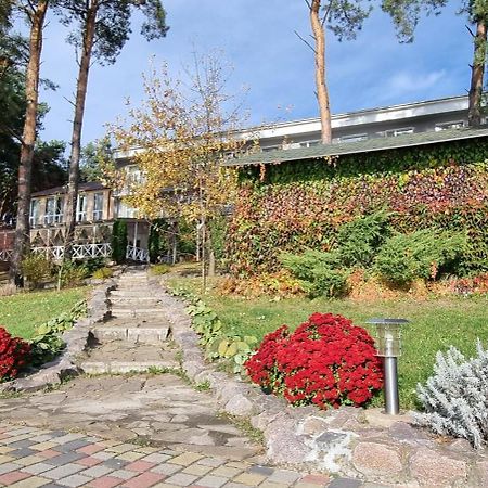 Готельно-Ресторанний Комплекс Три Бобри Lytovezh Ngoại thất bức ảnh