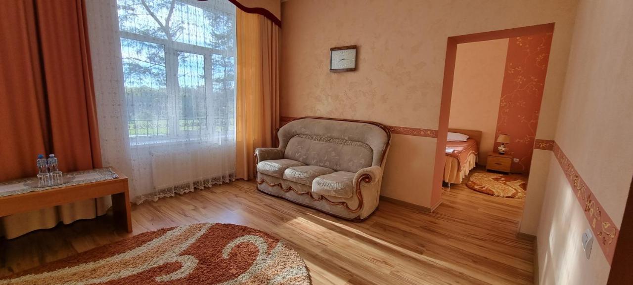 Готельно-Ресторанний Комплекс Три Бобри Lytovezh Ngoại thất bức ảnh